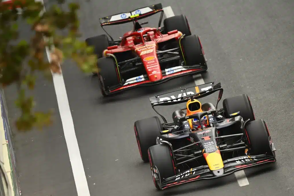 Carlos Sainz (Ferrari), Max Verstappen (Red Bull)