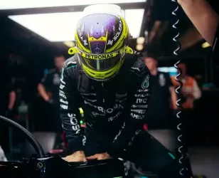Egy újabb sztárpilóta ellenzi Hamilton Ferrarihoz igazolását