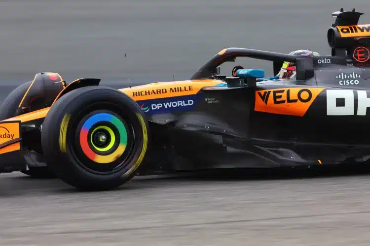 Egy F1-es versenyző váratlanul, már most szerződést hosszabbított!