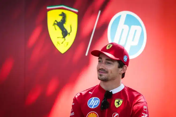 Leclerc az élen az FP2-n, míg a Racing Bulls jobban teljesít, mint a Red Bull