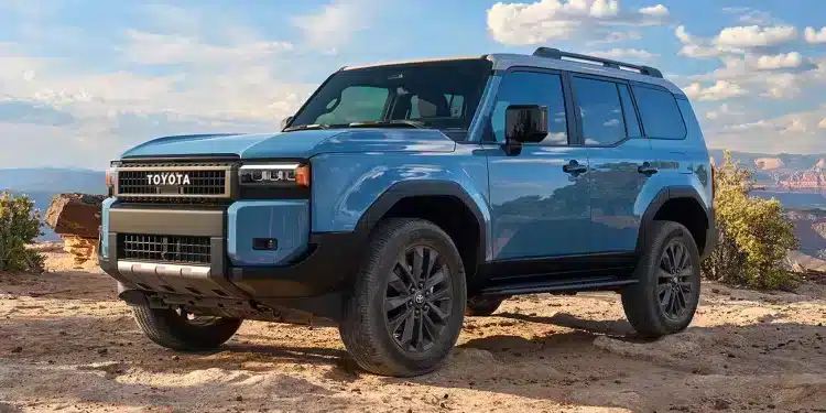 AMTS 2025: közös standon két tereplegenda, a Toyota Land Cruiser és a Can-Am Maverick C RC Turbo RR