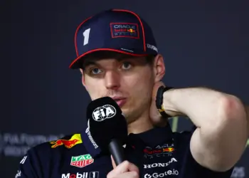 Feszült helyzetbe került az ismert újságíróval Verstappen