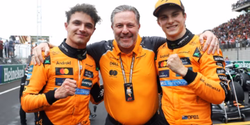 Lando Norris, Zak Brown, Oscar Piastri