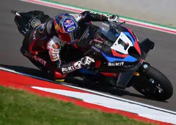 Egy kevésbé izgalmas futam után simán nyert Razgatlioglu, amíg Bulega nem kockáztatott
