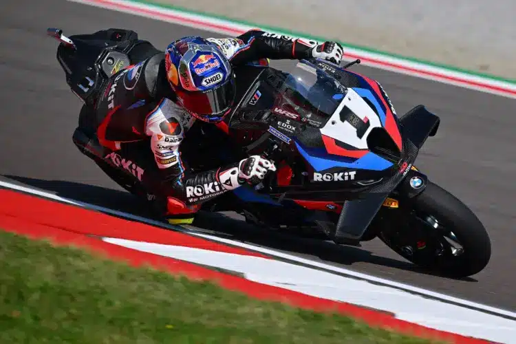 Egy kevésbé izgalmas futam után simán nyert Razgatlioglu, amíg Bulega nem kockáztatott