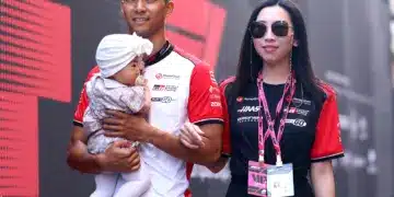 Ryo Hirakawa , a Haas F1 Team tartalékversenyzője, valamint felesége Nagisa , és kislánya Lara. 2025 Monacói Nagydíj