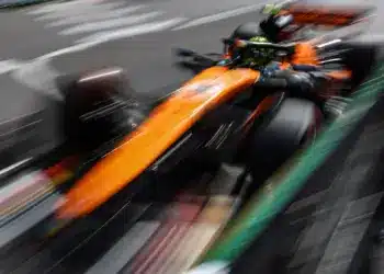 Norris elhappolta a monacói pole-t Leclerc előtt, a Mercedes dupla blamával zárt