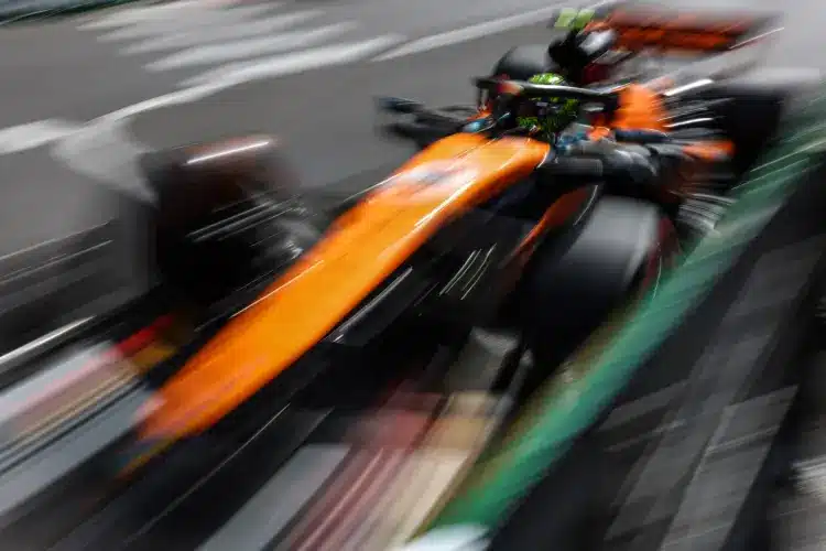 Norris elhappolta a monacói pole-t Leclerc előtt, a Mercedes dupla blamával zárt
