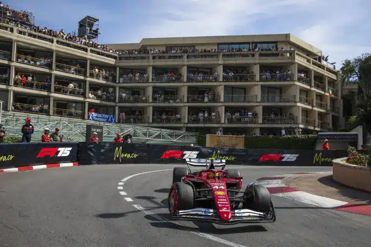 Rajtbüntetést kapott Hamilton, a stewardok elmagyarázták miért