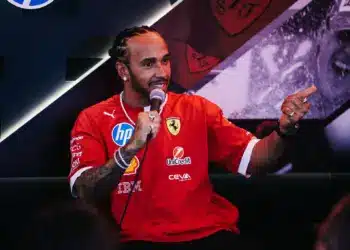 Hamilton szerint még most kell lépnie a Ferrarinak, ha meg akarják menteni a szezonjukat