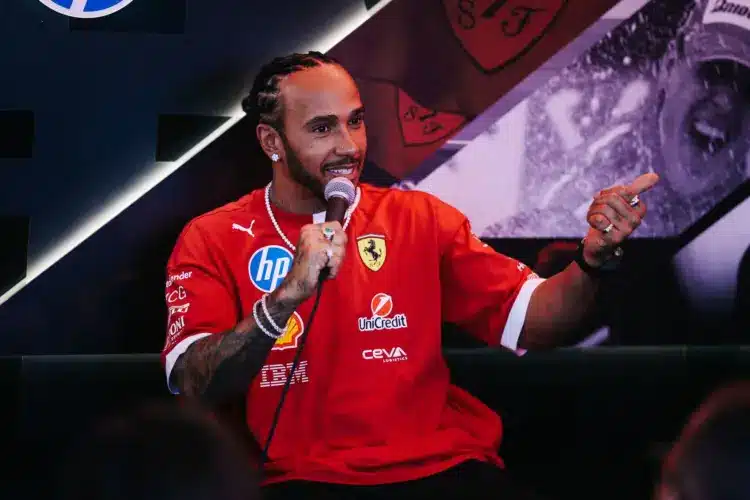Hamilton szerint még most kell lépnie a Ferrarinak, ha meg akarják menteni a szezonjukat