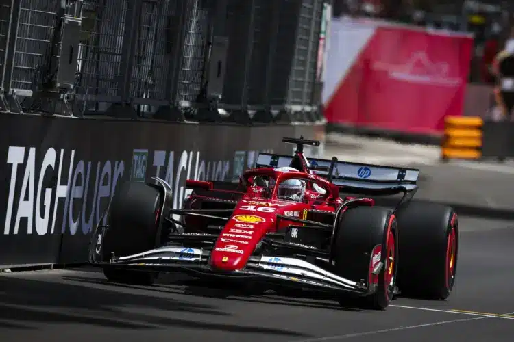 Ismét Leclerc az élen, miközben Hadjar és egy McLaren is falazott