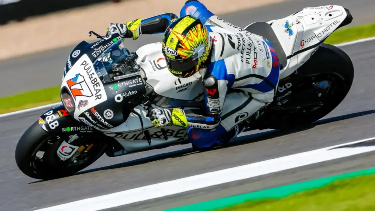 MotoGP-ből a világ tetejére: Karel Abraham megmászta a Mount Everestet