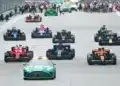 10 életnagyságú, vezethető LEGO F1 versenyautót mutattak be a Miami Nagydíjon, a csapatok pilótáival a volánnál