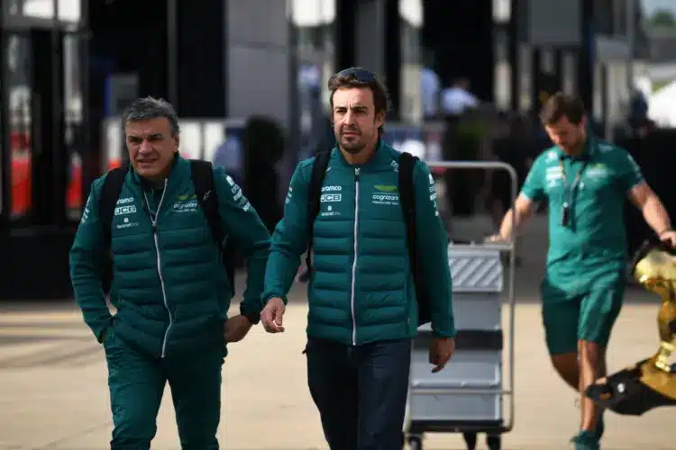 Gyászol Fernando Alonso: Elveszítette azt, aki F1-es karrierje kezdete óta mellette volt