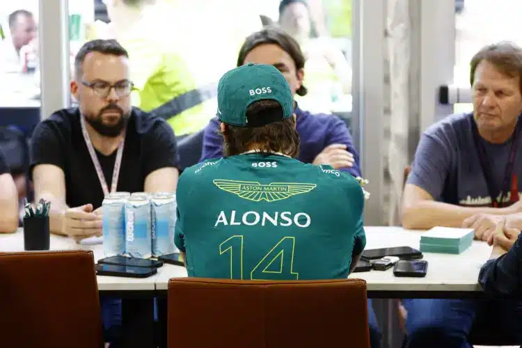 Alonso tettre kész, hogy megmentsen egy történelmi F1-es futamot