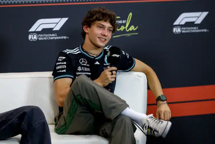 Az érettségiző Kimi Antonelli az osztálytársait is meghívta első hazai F1-es hétvégéjére