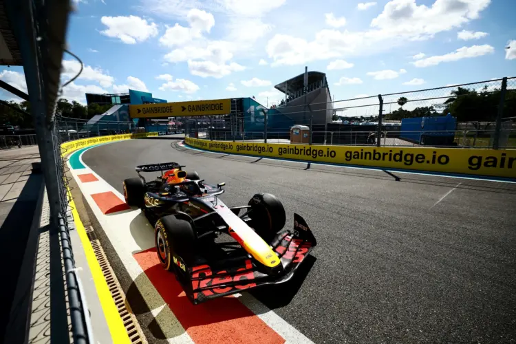 Nem nyugszik a Red Bull: Tovább vizsgálják a McLaren gumihűtését