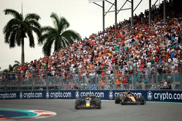 Norris szerint Verstappen hülyeséget csinált mikor ellene védekezett
