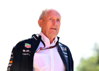 Ritka eset: Helmut Marko gratulált egy versenyzőnek, méghozzá baleset ellenére!