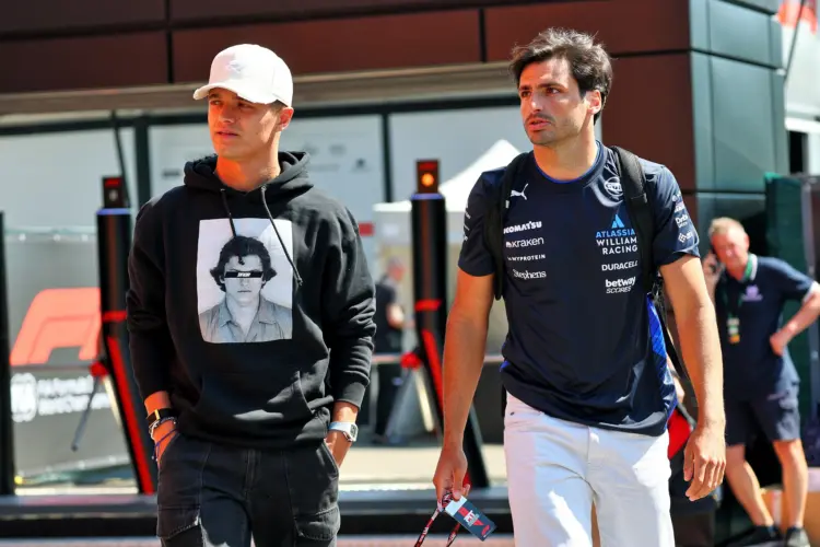 Sainz összehozott egy laza büntetést a Williamsnek