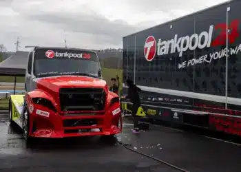 Faas Freightlinere igazán merész lett, szerinte túraautós élmény vezetni