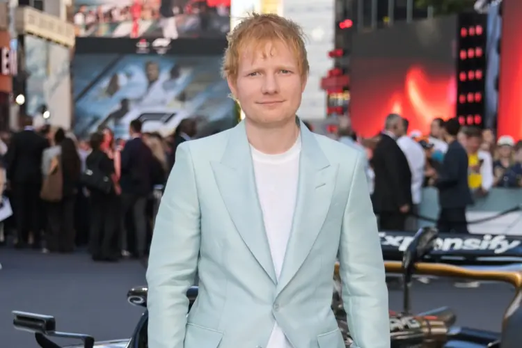 Ed Sheeran meglepetéssel készült az F1-rajongóknak – itt a „Drive”