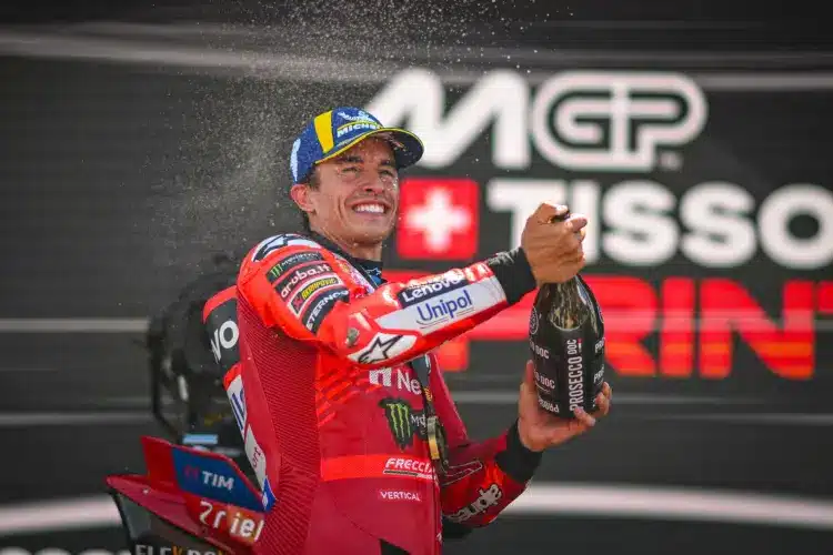 Vajon ez vezetett a gyengébb rajthelyhez? Márquez „koronaékszereit” bezúzták a nagyobb kavicsok