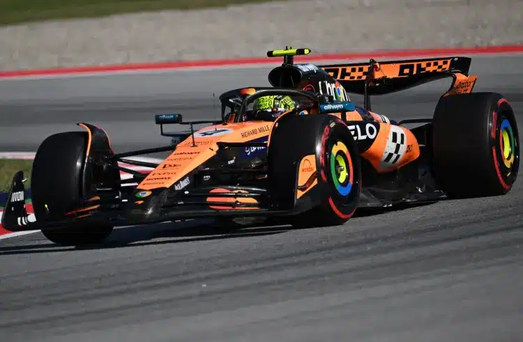 Visszatért Norris, aki megnyerte a második edzést Piastri és Verstappen előtt
