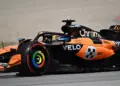 Piastri nyert, Verstappen pedig dühöng, miután egy taktikai malőr után még büntetést is kapott
