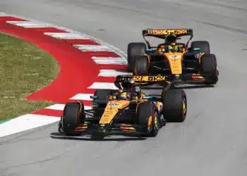 Még nem áll le az idei autó fejlesztésével a McLaren
