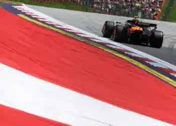 A két McLaren simán nyerte a harmadik szabadedzést Ausztriában