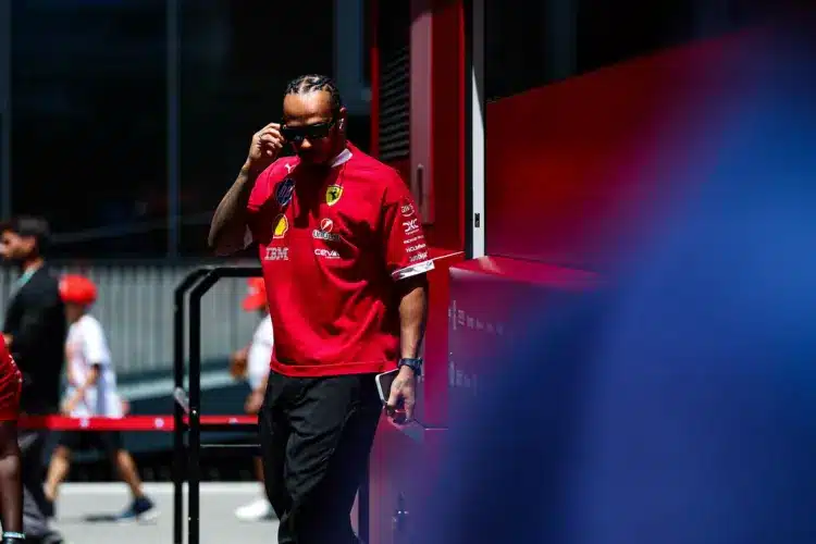 Hamilton bocsánatot kért a riportertől, saját csalódottsága miatt