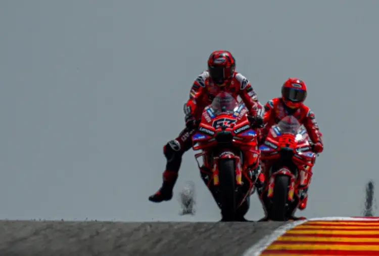 Mosoly és bizonytalanság: eltérő hangulat Bagnaia és Márquez oldalán a Ducati-teszten
