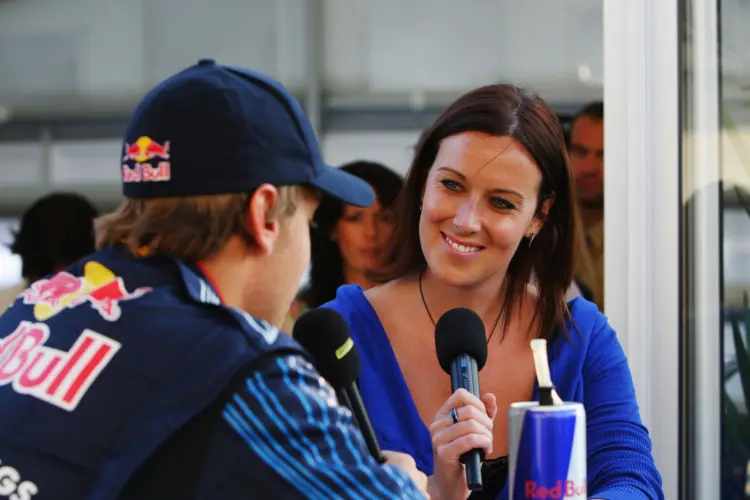 Az F1-es riportermőt műtéte után támadták kinézete miatt