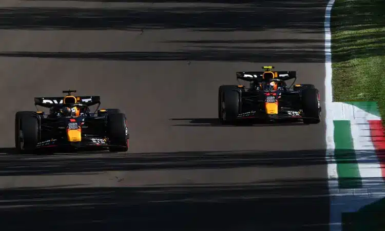 Egyforma autót kapott Verstappen és Pérez? – Red Bull-szerelő tisztázta a vitát