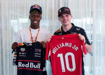 Verstappen mentorrá vált, de nem a Red Bull junior programját segíti!