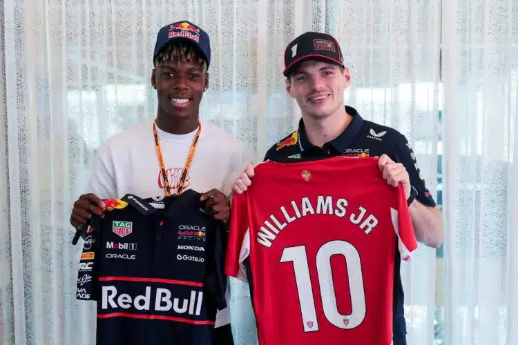 Verstappen mentorrá vált, de nem a Red Bull junior programját segíti!
