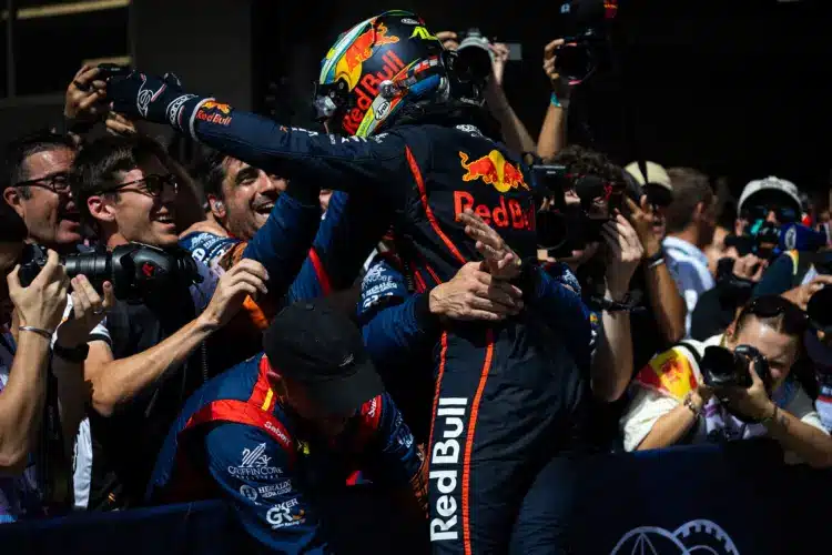 Az FIA megadta a Red Bull kérelmét, debütálhat szupertehetségük a Forma-1-ben!