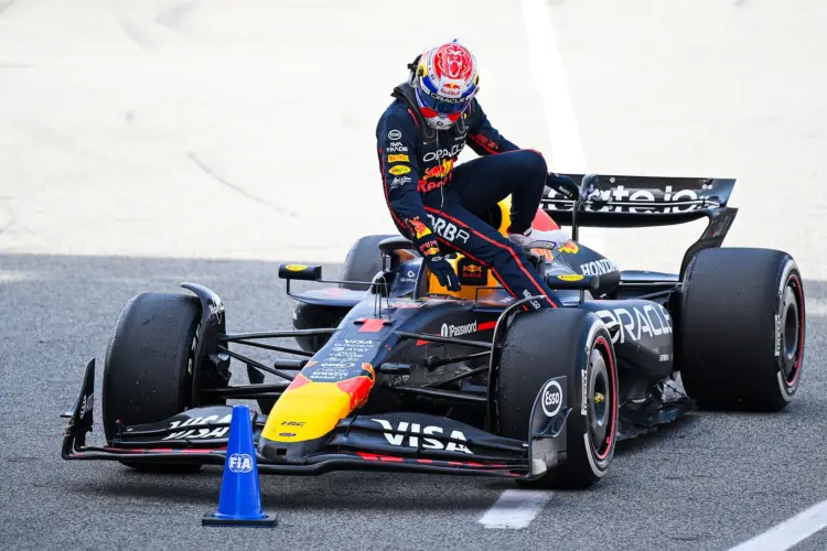 Verstappen az eltiltás küszöbén – 1 pont választja el az F1 legsúlyosabb büntetésétől!