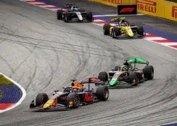 Roncsderbit hozott az Formula 2 osztrák sprintje, amit Martí húzott be