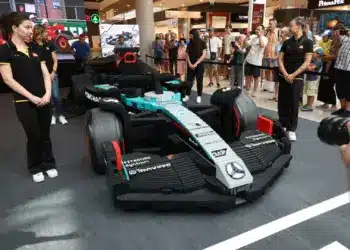 Budapestre érkezett a LEGO F1 pilótaparádé egyik sztárja