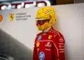 Lewis Hamiltonnak öltöztetett próbababa