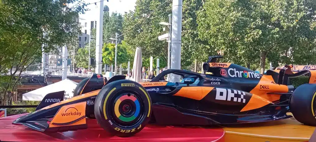 Kiállított McLaren az Akvárium Klubnál