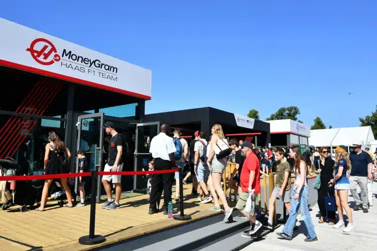 Az F1 egyik kiscsapatánál tiltott az, amit te akár naponta is megtehetsz