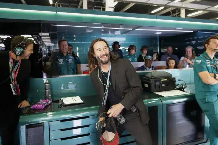 Keanu Reeves megint dokumentumfilmet készít egy újabb F1-es csapatról