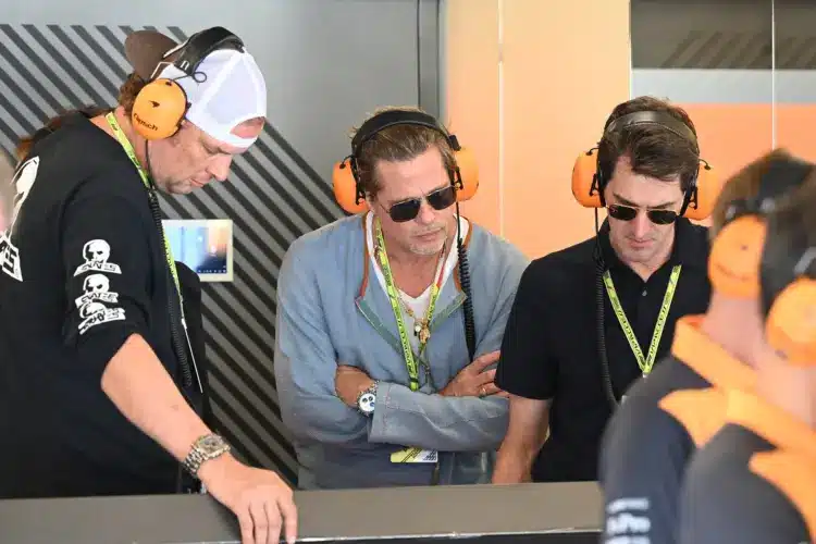 Így hajtotta meg Brad Pitt és Brundle az F1-es McLarent, amit Norris felügyelt – video