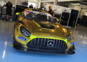 Aranyos Mercedes bukkan fel a mai motorsport puzzle-n