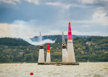 Nosztalgia: Red Bull Air Race képgaléria a Balaton partjáról