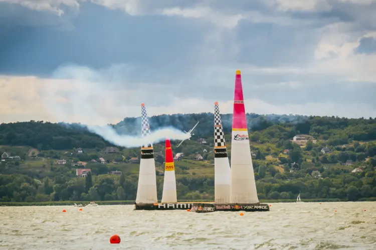 Nosztalgia: Red Bull Air Race képgaléria a Balaton partjáról